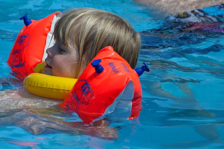 Schwimmbad 1 768x512